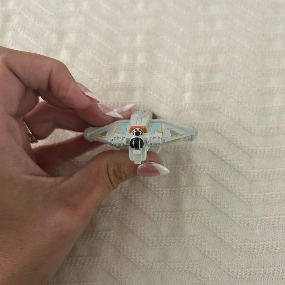 Star Wars Ghost Diecast Starship 2014 Hot Wheels 3” x 2.5”